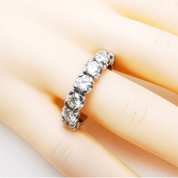 Alliance Diamants 1.68 carat Serti Griffes Or Blanc 750 - 18 carats