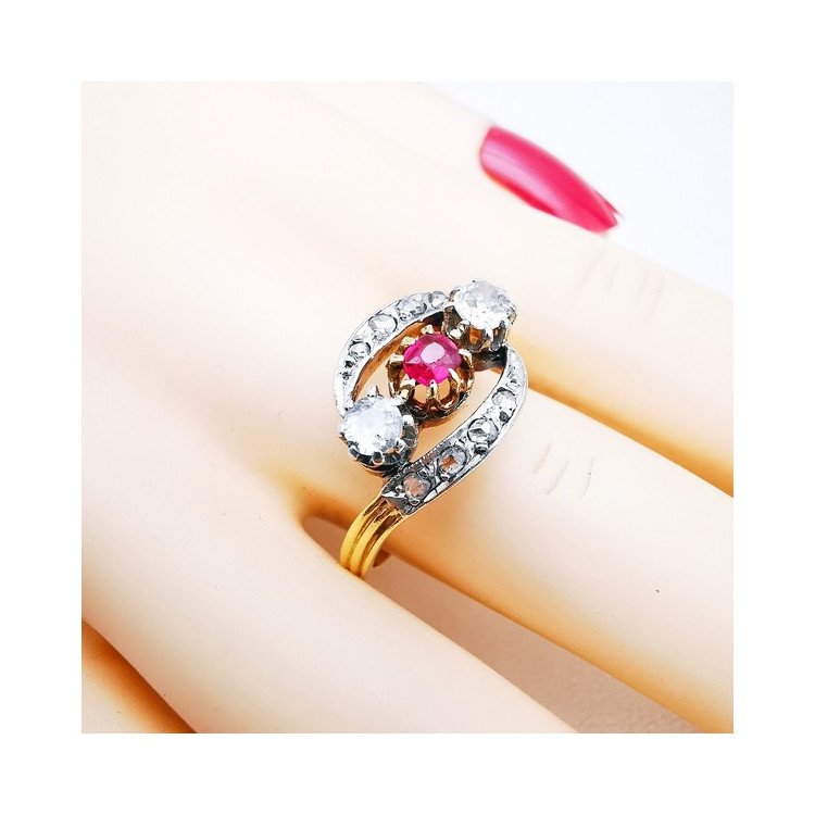 Bague ancienne Rubis Diamants Or Jaune 750 - 18 carats (Bijou d'occasion)