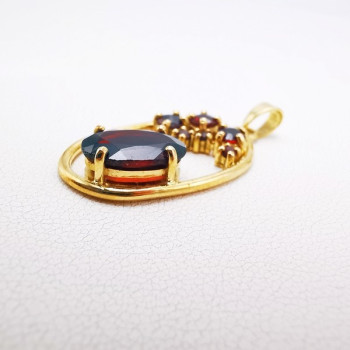 Pendentif Grenat Or Jaune 750 - 18 carats Pièce Unique