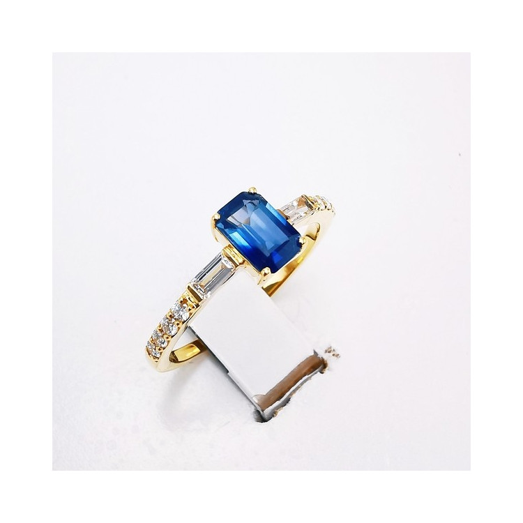 Bague Saphir Diamants Or Jaune 750 - 18 carats