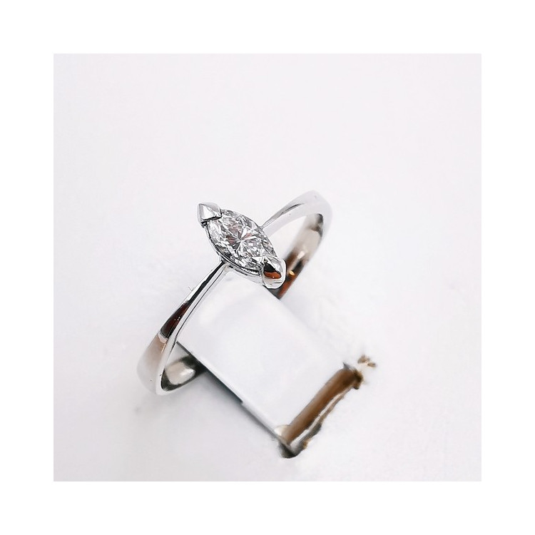 Bague Solitaire "Navette Parisienne" Diamant 0.18 ct Or Blanc 750 - 18 carats