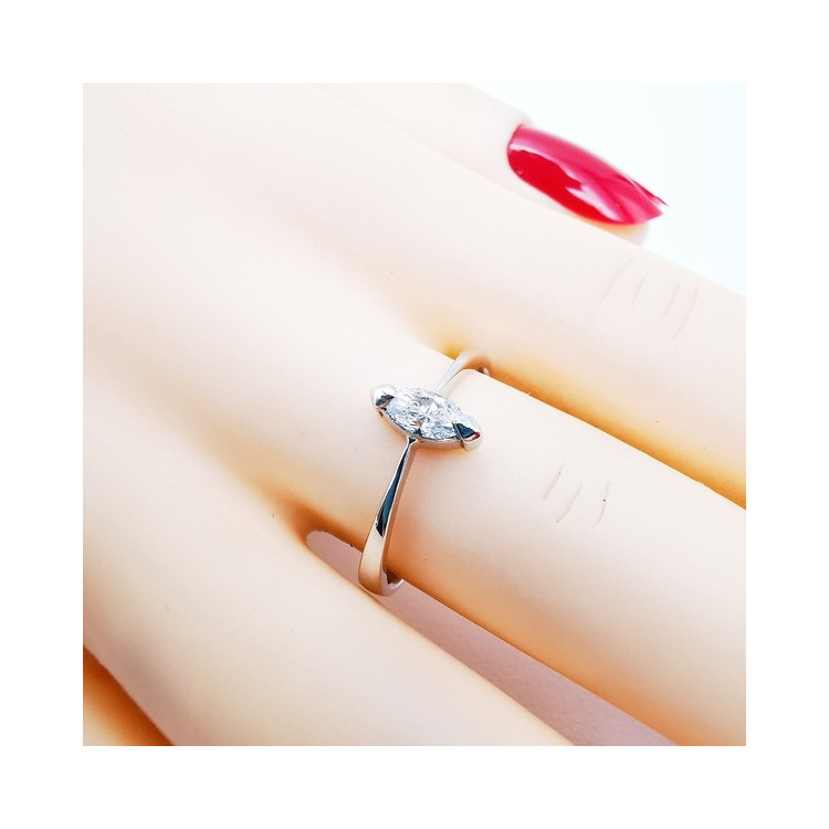 Bague Solitaire "Navette Parisienne" Diamant 0.18 ct Or Blanc 750 - 18 carats