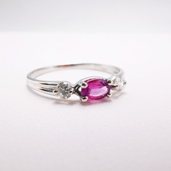 Bague "Essence Précieuse" Saphir Rose et Diamants Or Blanc 750 - 18 carats