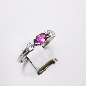 Bague "Essence Précieuse" Saphir Rose et Diamants Or Blanc 750 - 18 carats