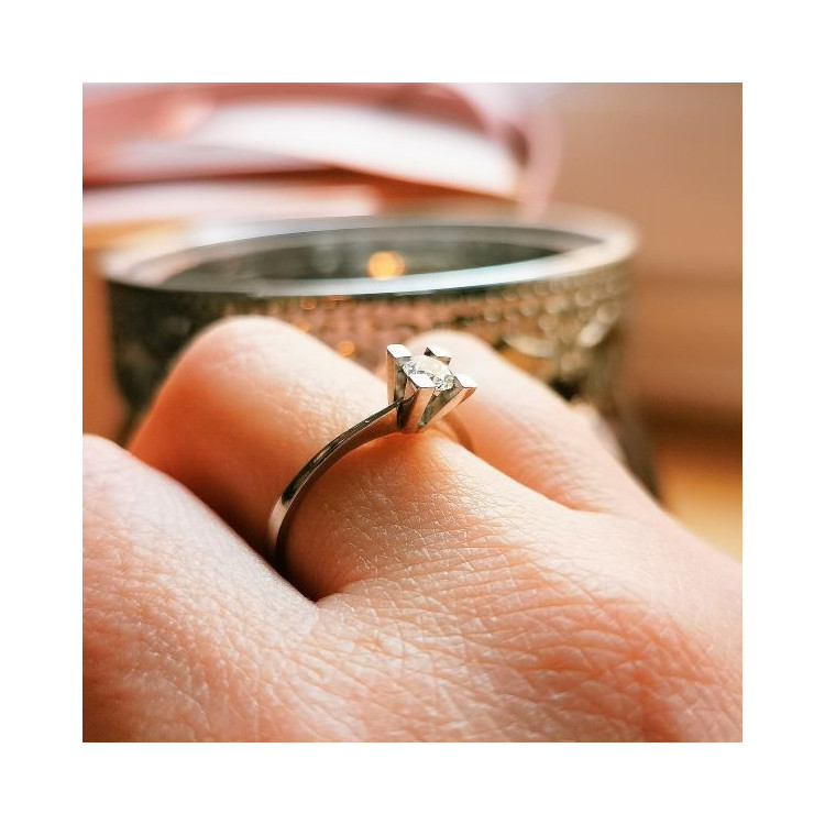 Bague Solitaire "Empire" Diamant 0.30 ct Or Blanc 750 - 18 carats