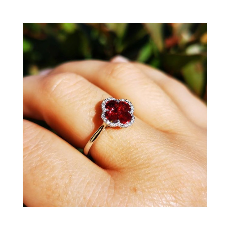 Bague Trèfle Rubis Diamants Ligne Vendôme Or blanc 750 - 18 carats