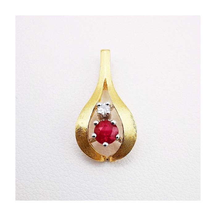 Pendentif Rubis Diamant Or Jaune 750 - 18 carats (Bijou Occasion) Pendentif Rubis Diamant Or Jaune 750 - 18 carats (Bijou Occasion)