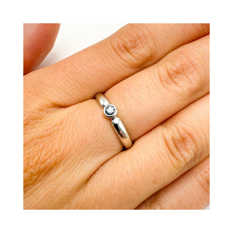Bague "Emotion" Saphir Bleu clair Or Blanc 750 - 18 carats