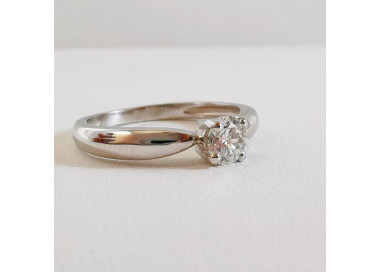 Bague solitaire or 750 blanc diamant 50/100e de carat