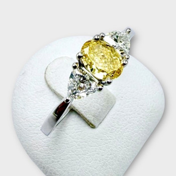 Bague Diamant Jaune et Diamants blancs de synthèse Or Blanc 750 - 18 carats