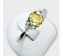 Bague Diamant Jaune et Diamants blancs de synthèse Or Blanc 750 - 18 carats
