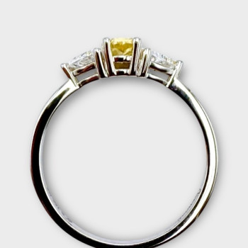 Bague Diamant Jaune et Diamants blancs de synthèse Or Blanc 750 - 18 carats