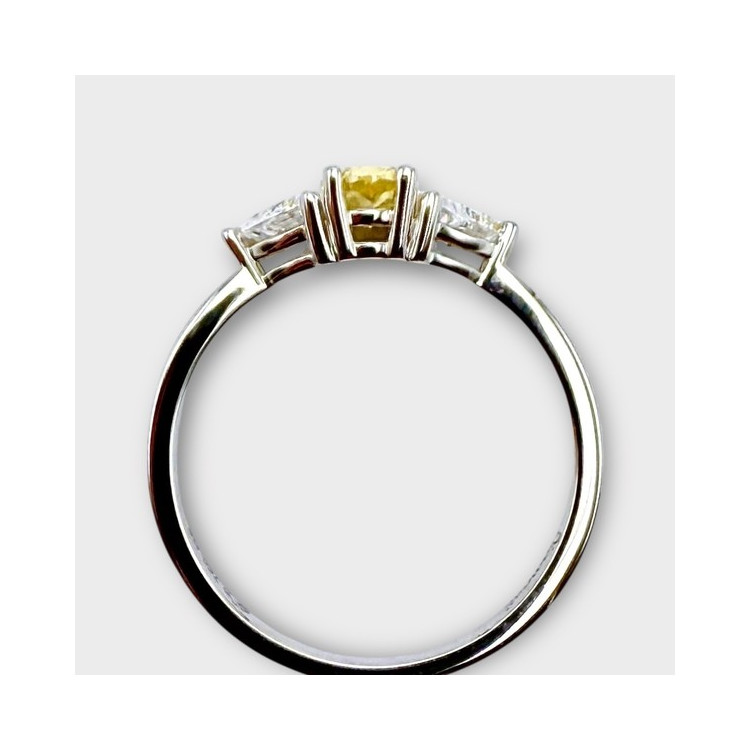 Bague Diamant Jaune et Diamants blancs de synthèse Or Blanc 750 - 18 carats