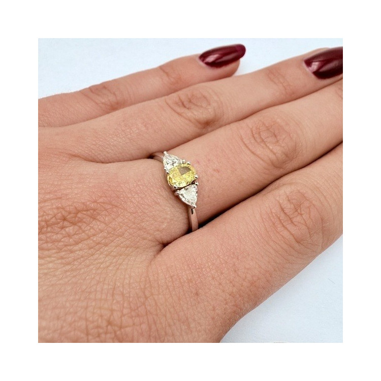 Bague Diamant Jaune et Diamants blancs de synthèse Or Blanc 750 - 18 carats