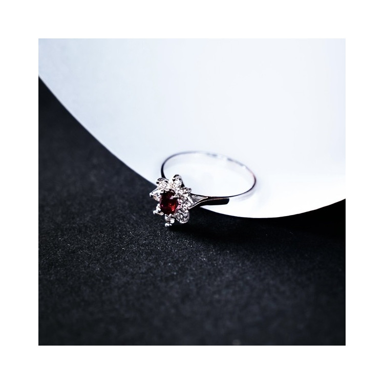 Bague "Little Lady" Rubis Diamants Or Blanc 750 - 18 carats