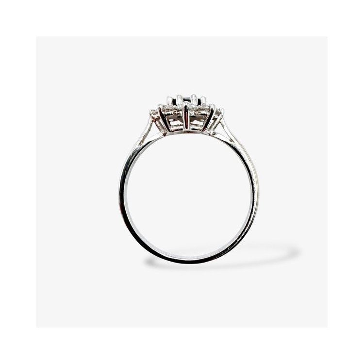 Bague "Baby Lady" Saphir Entourage Diamants Or Blanc 750 - 18 carats