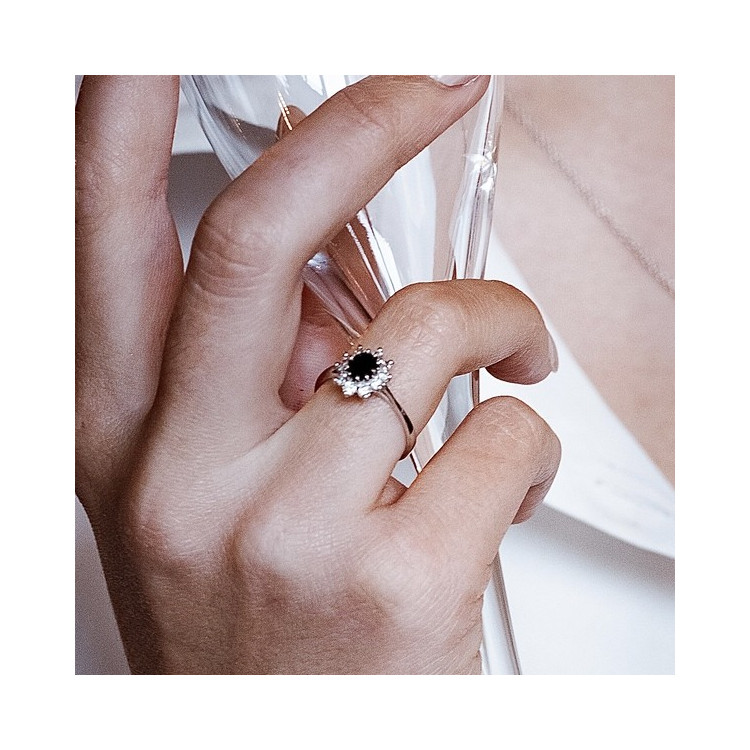 Bague "Lady" Saphir entourage Diamants Or Blanc 750 - 18 carats