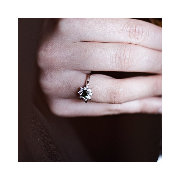 Bague "Baby Lady" Tsavorite Entourage Diamants Or Blanc 750 - 18 carats