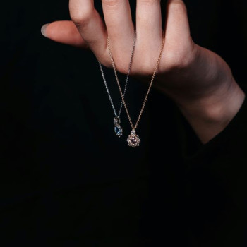 Collier "Lady Marquise" Saphir Bleu entourage Diamants de Synthèse Or Blanc 750 - 18 carats