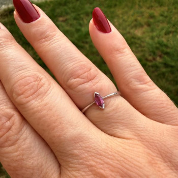 Bague Solitaire "Navette Parisienne" Rubis Or Blanc 750 - 18 carats