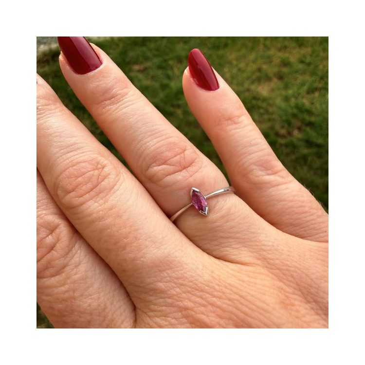 Bague Solitaire "Navette Parisienne" Rubis Or Blanc 750 - 18 carats