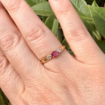 Bague "Essence Précieuse" Rubis et Diamants Or Jaune 750 - 18 carats
