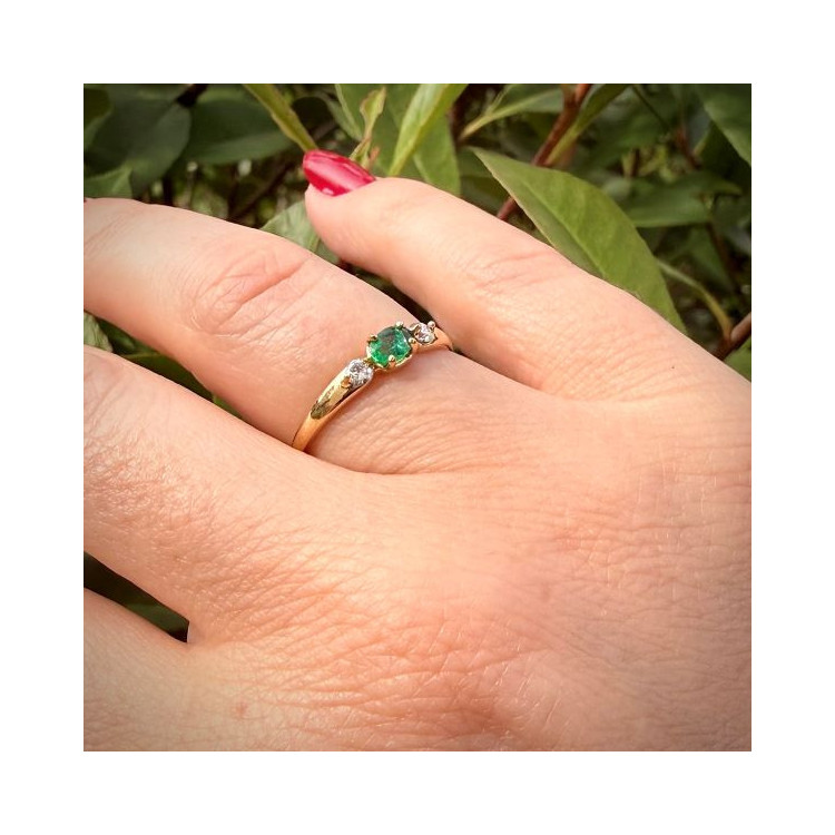 Bague "Essence Précieuse" Emeraude et Diamants Or Jaune 750 - 18 carats