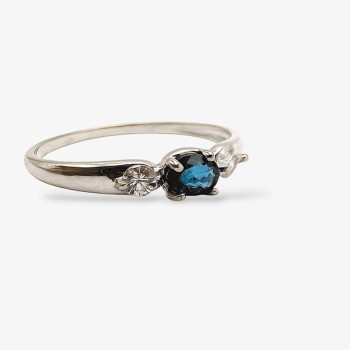 Bague "Essence Précieuse" Saphir et Diamants Or Blanc 750 - 18 carats