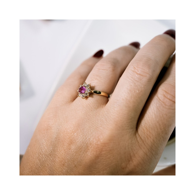 Bague "Baby Lady" Saphir rose Entourage Diamants Or Jaune 750 - 18 carats