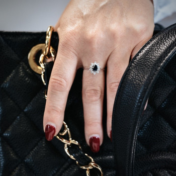 Bague "Lady" Saphir entourage Diamants Or Blanc 750 - 18 carats