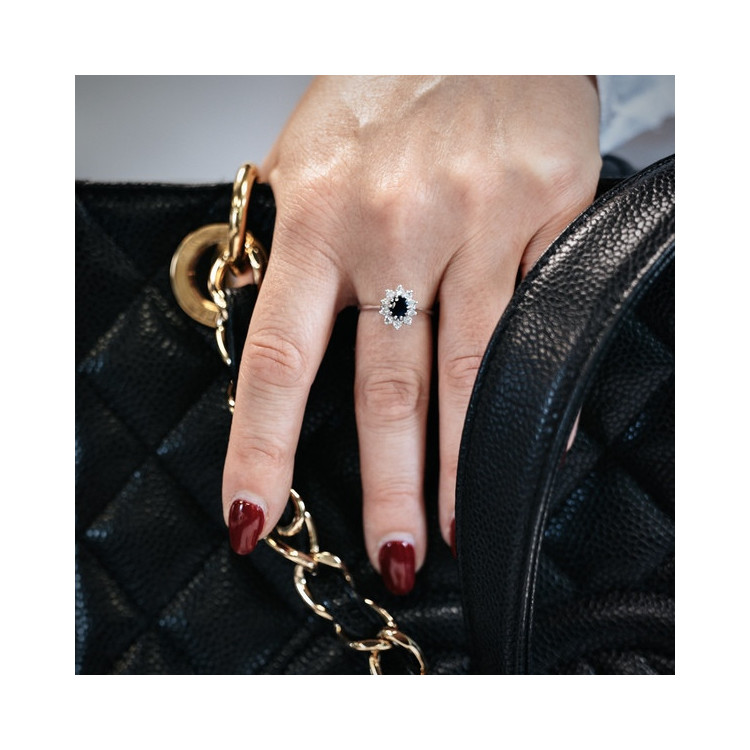 Bague "Lady" Saphir entourage Diamants Or Blanc 750 - 18 carats