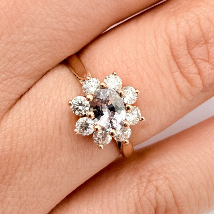 Bague "Baby Lady" Saphir Violet Entourage Diamants Or Rose 750 - 18 carats