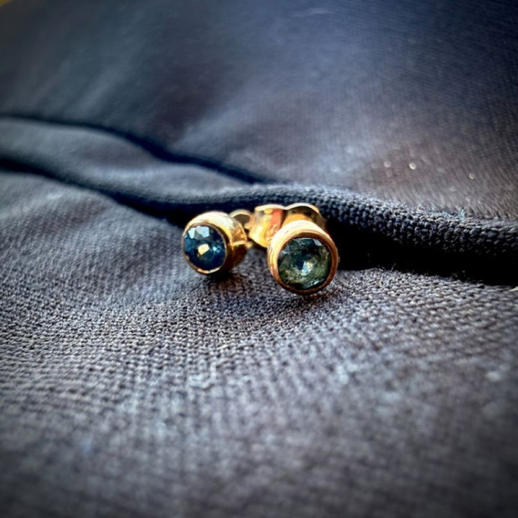 Boucles d'Oreilles Puces "Emotion" Saphir Bleu Vert Or Jaune 750 - 18 carats
