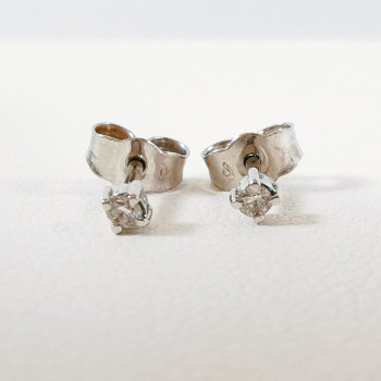 Boucles d'Oreilles Puces "Iconic" Diamants  2 x 0.03 ct Or Blanc 750 - 18 carats