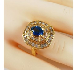 Bague "Lady Pompadour" Saphir entourage Diamants Or Jaune 750 - 18 carats