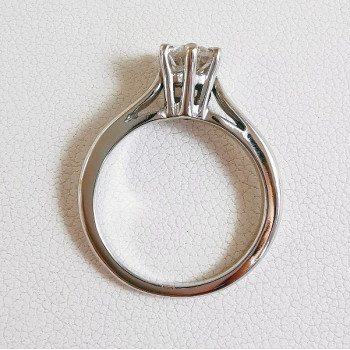 Bague Solitaire Diamant 0.64 ct Or Blanc 750 - 18 carats