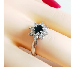 Bague "Baby Lady" Saphir Entourage Diamants Or Blanc 750 - 18 carats