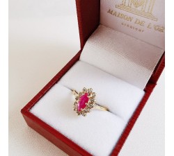 Bague Marquise Rubis Navette Entourage Diamants Or Jaune 750 - 18 carats (Bijou Occasion)