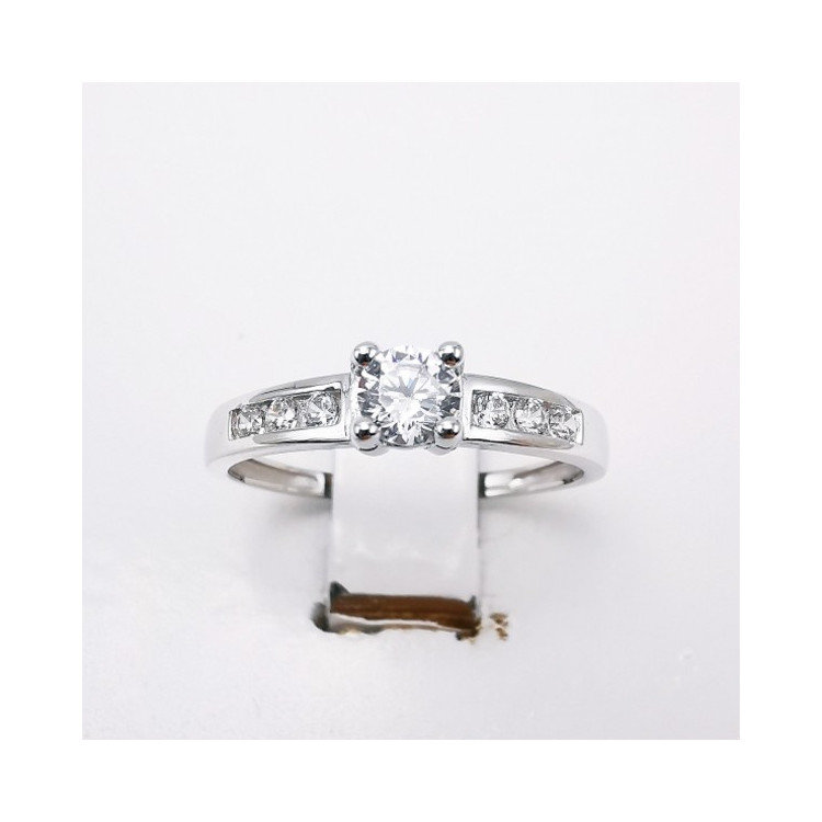 Bague Solitaire Accompagné Oxydes de Zirconium Or Blanc 750 - 18 carats