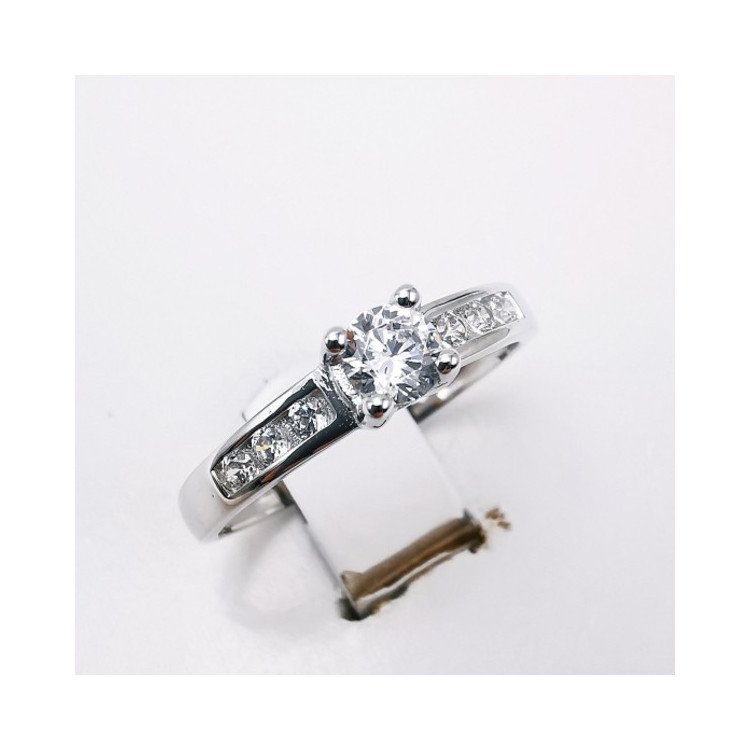 Bague Solitaire Accompagné Oxydes de Zirconium Or Blanc 750 - 18 carats