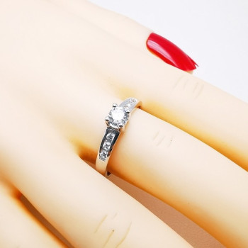 Bague Solitaire Accompagné Oxydes de Zirconium Or Blanc 750 - 18 carats